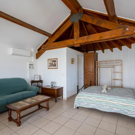 De Gardian Apartment Le Cailar